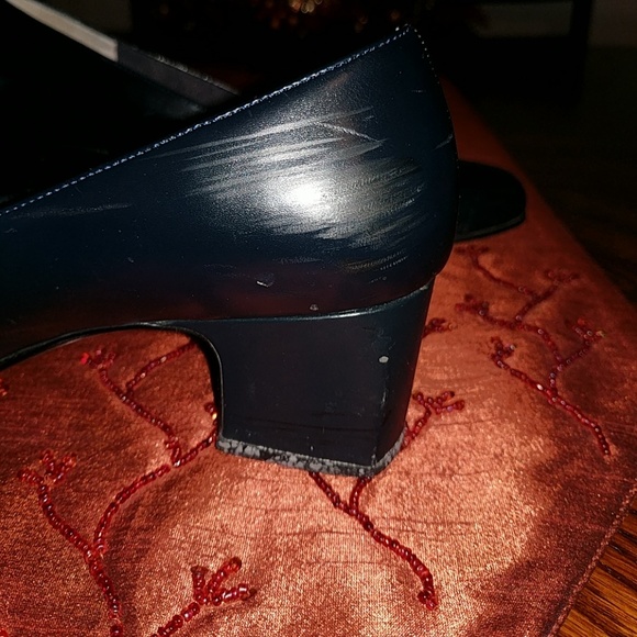 Shoes - Picture 4 of 5